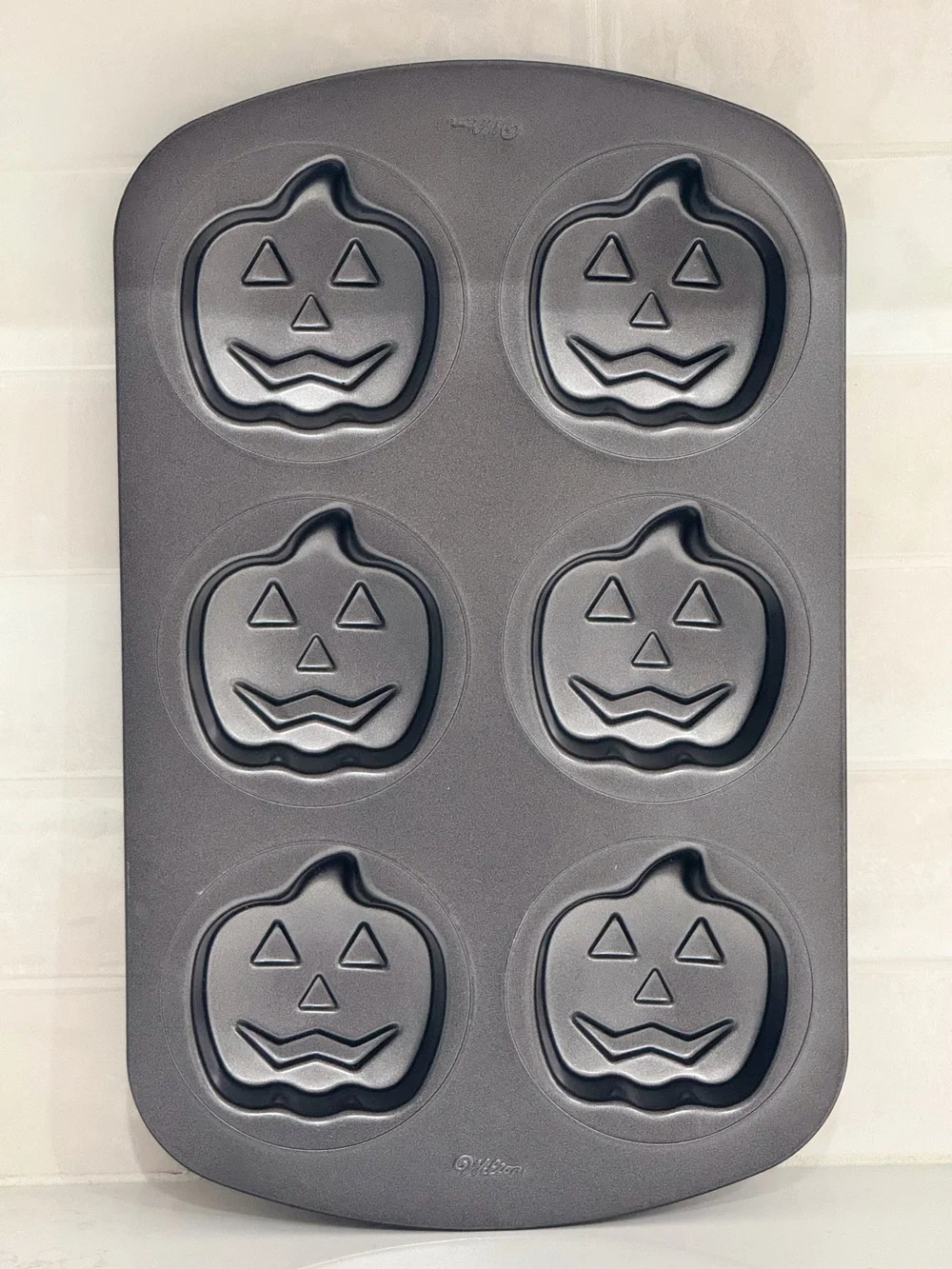 Genuine Wilton 6-Jack-O'Lantern Mini Pumpkin Cake Pan Muffins Cupcake Halloween